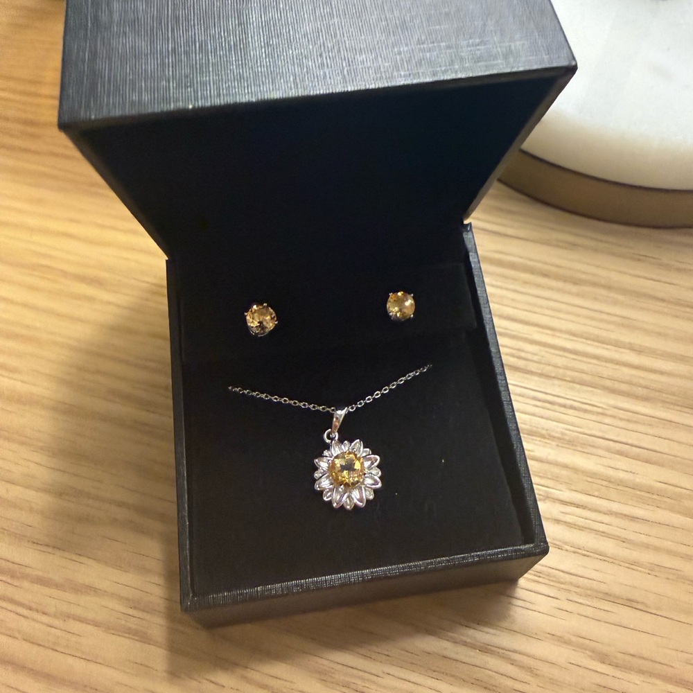 Kay Jewelers Silver and Topaz Floral Necklace Set - New in box